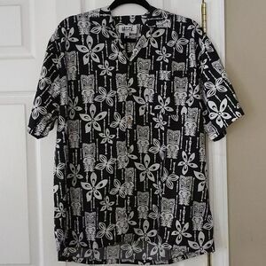 Uzzi island beach  print button down shirt 
Sz L